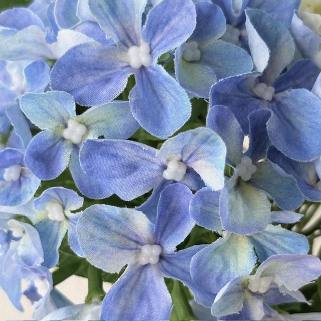 【新作】✿インテリアにも仏花にも✿ブルー紫陽花と白花のモダンアレンジ｜黒グラス｜お供え花・リビングフラワー | 6枚目